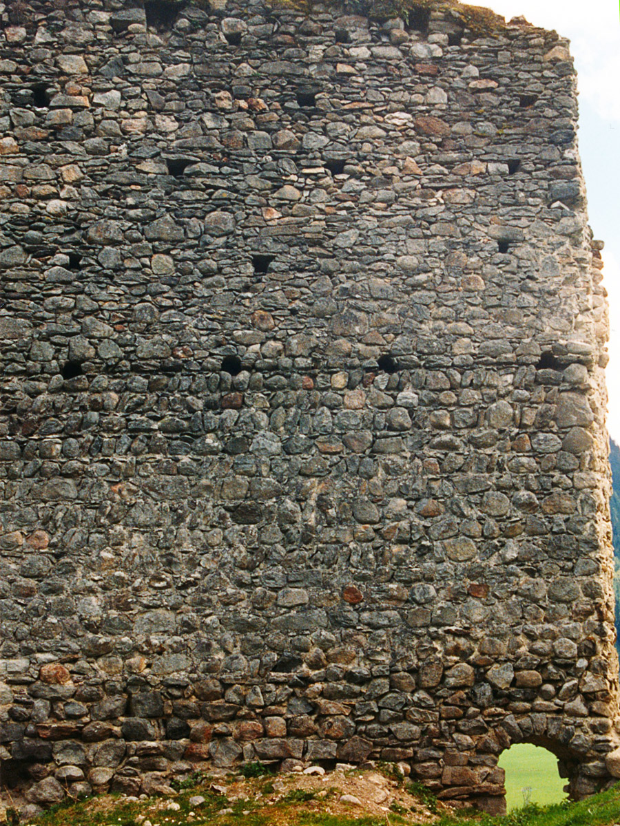 Hieburg: Aufstockung  der südlichen Ringmauer.