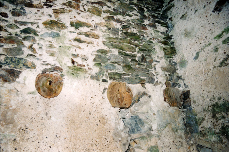 Offenburg: abgeschnittene Deckenbalken im Bergfried.