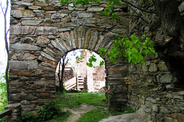 Schauenstein am Kamp: romanisches Burgtor.