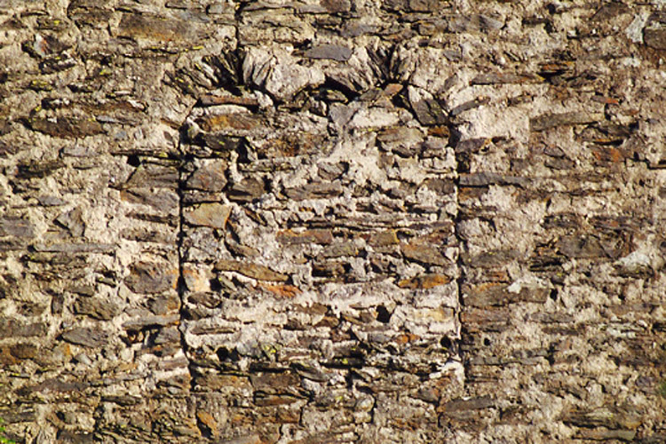 Niederkraig: vermauerte Bifore am Bergfried.