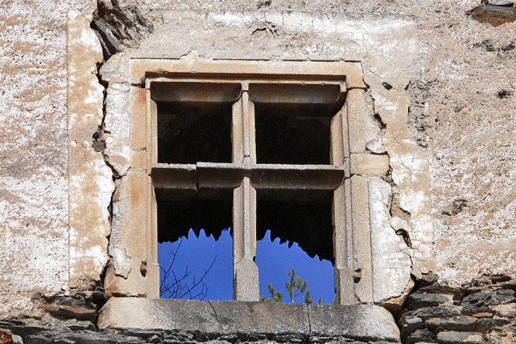 Niederkraig Palas: Das vollständig erhaltene Kreuzstockfenster, Ergdeschoss, Westseite