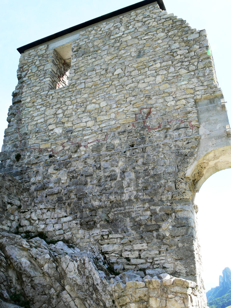 Gutrat: Rückseite des Wohnturms, Zustand 2006