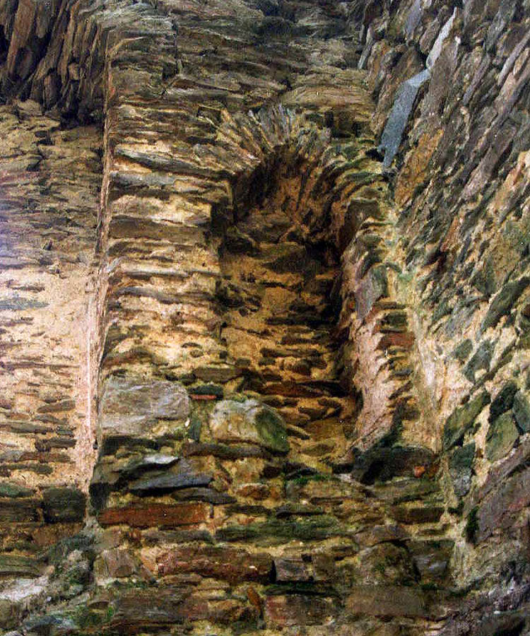 Himmelberg: Wandschrank im 1. Obergeschoss