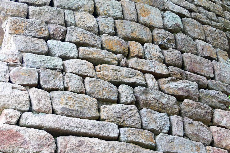 Klamleiten: Quadermauerwerk am Rundturm
