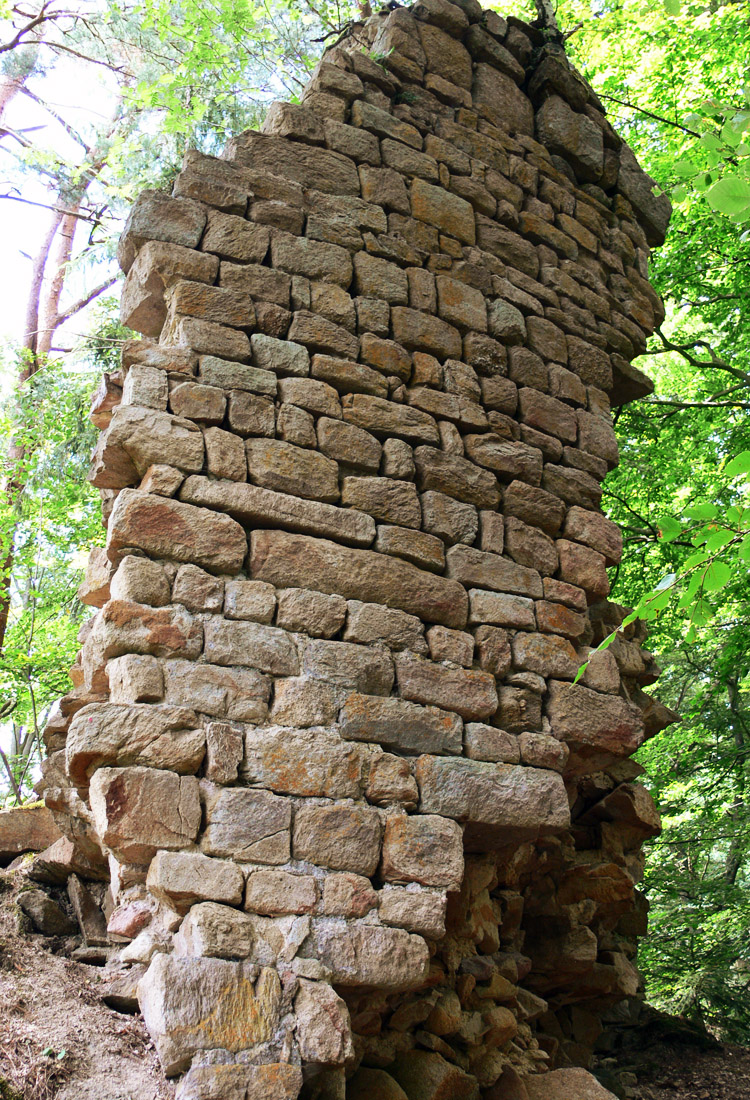 Klamleiten: Mauerzahn des runden Bergfrieds