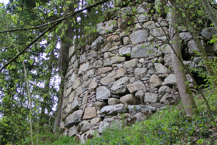 Mitterberg: Rundturm der äußeren Ringmauer