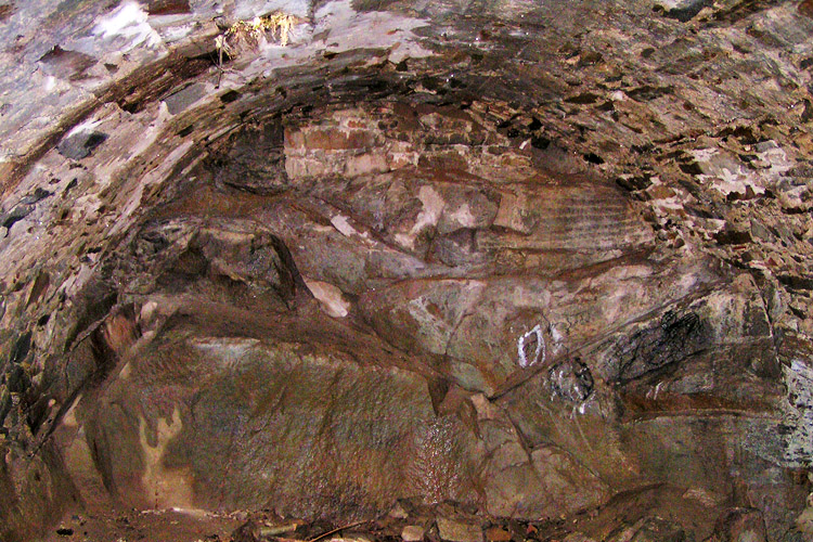 Mitterberg: Tonnengewölbe im Keller des Wohnturms