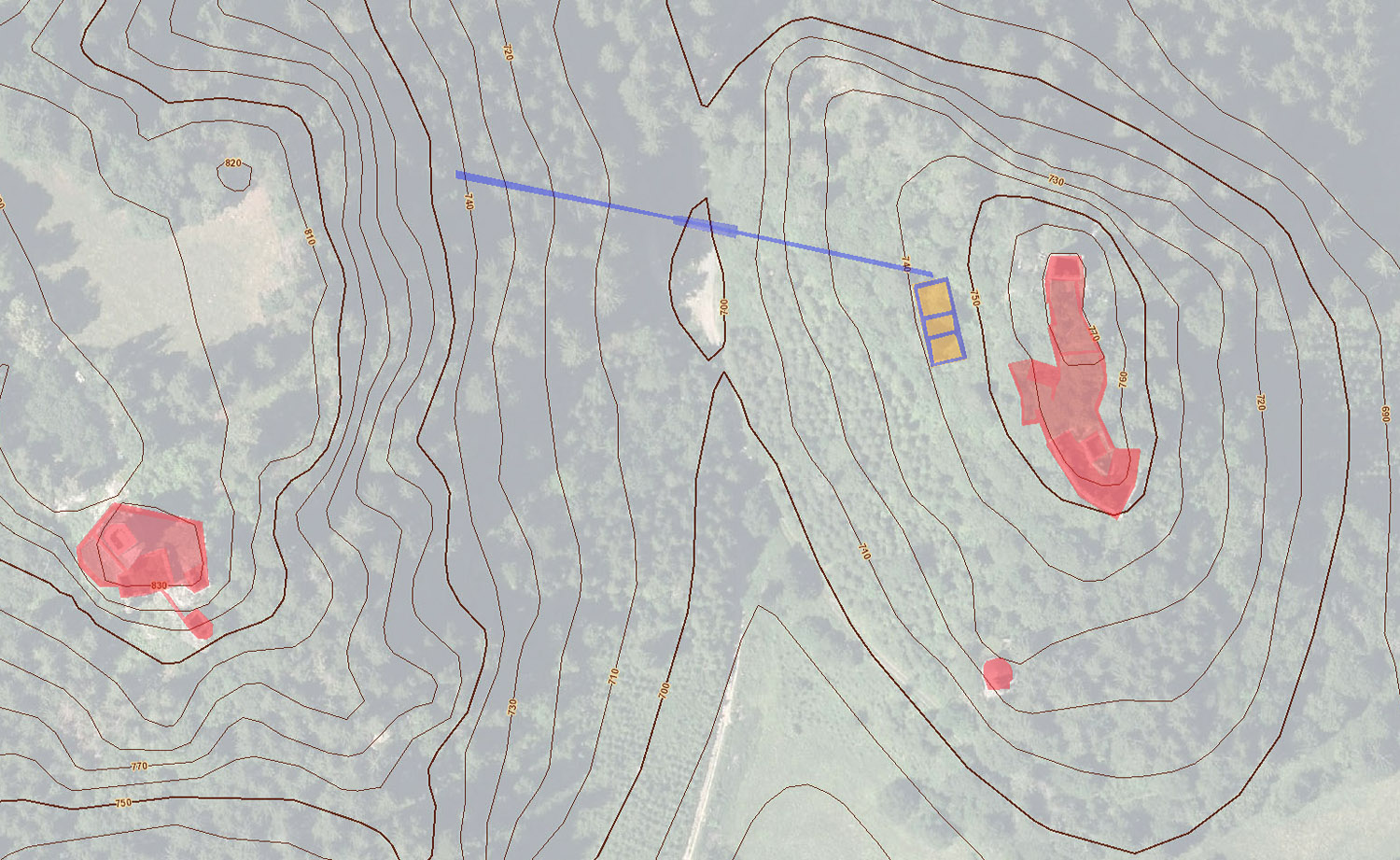 Kraiger Schlösser: Höchenschichtenplan, links Hochkraig, rechts Niederkraig, Kasten gelb, Aquadukt und vermutete Wasserleitung blau. (Basis Kagis)