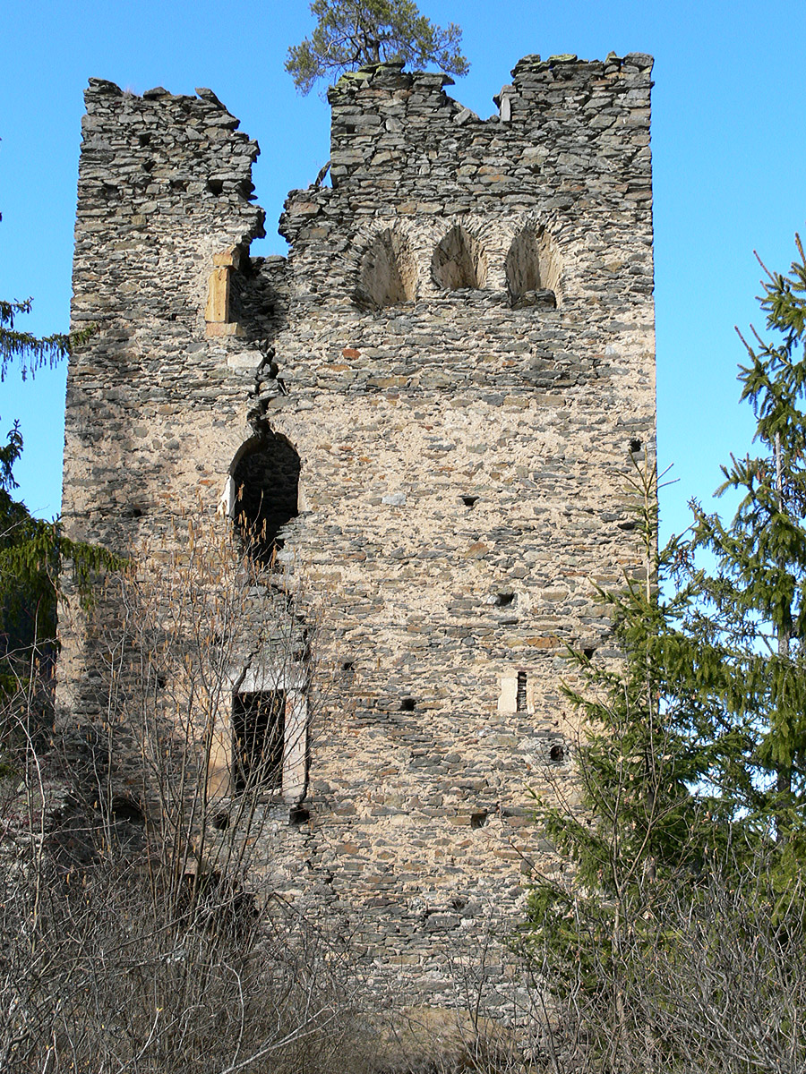 Niederkraig Wohnturm. Die gegen die Hauptburg gerichtete Südfassade.