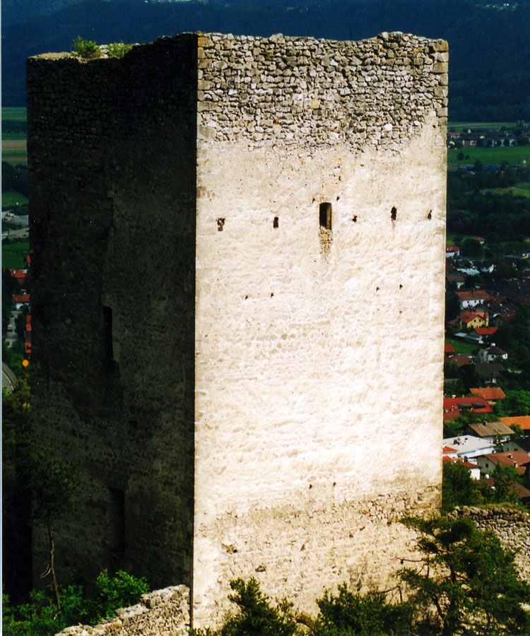 Fragenstein: Nordseite des Bergfrieds