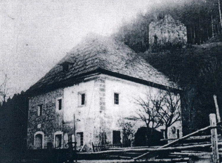 Klause Reitthal: Der Klausturm und der Klauswirt an der Straße. Foto um 1900
