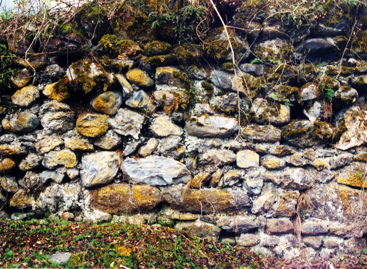 Wagrain: Ein Stück der RIngmauer, Zustand 1998.