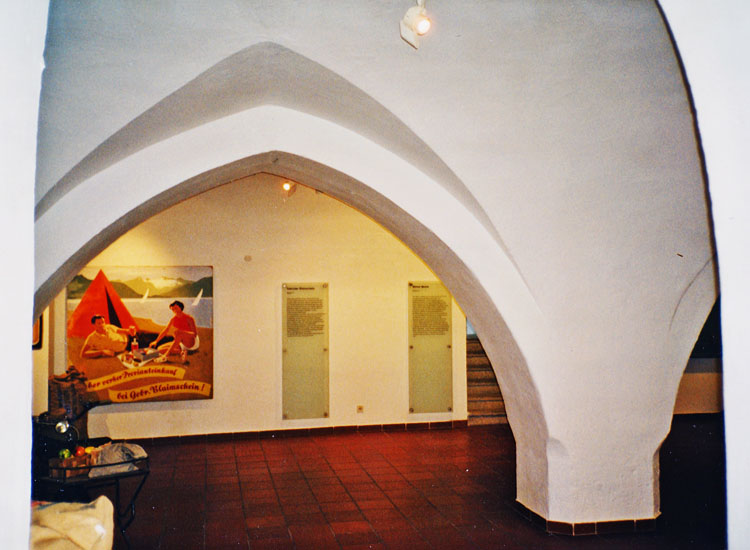 Burg Wels: die museal genutze Pfeilerhalle im Erdgeschoß des Südtraktes