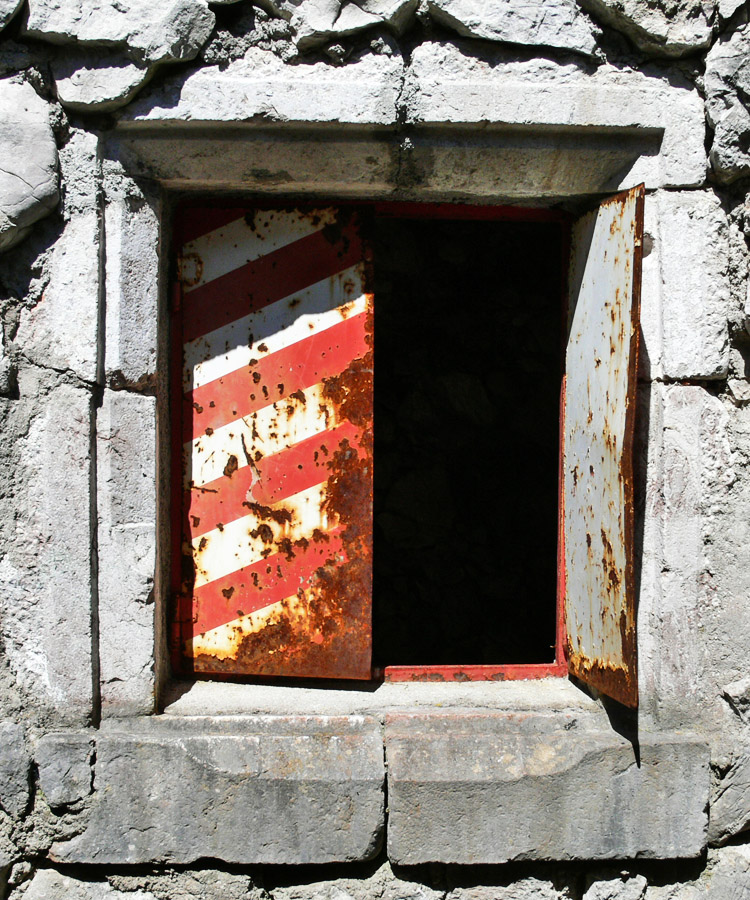 Wildenstein: aus Spolien falsch zusammengesetztes Fenstergewände