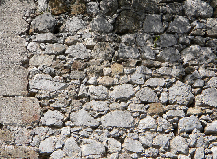Finkenstein: Mauerwerk am Bergfried