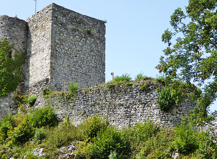 Finkenstein: Bergfried und die älteste Ringmauer