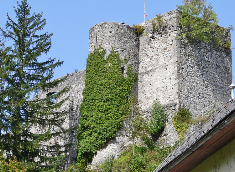 Finkenstein: Bergfried und der angebaute runde Treppenturm