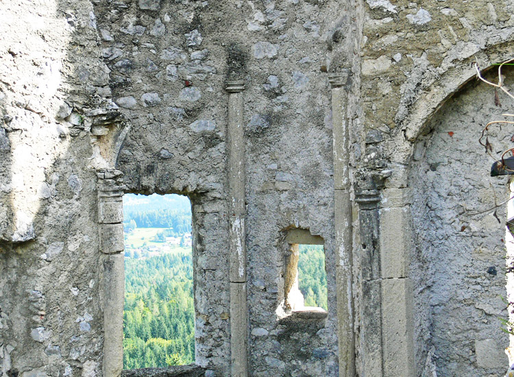 Finkenstein: Gewölbekonsolen im Inneren des Torturms