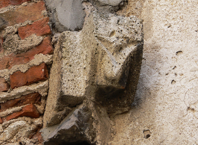 Rauhenstein: Konsole des Bandrippengewölbes in der Burgkapelle