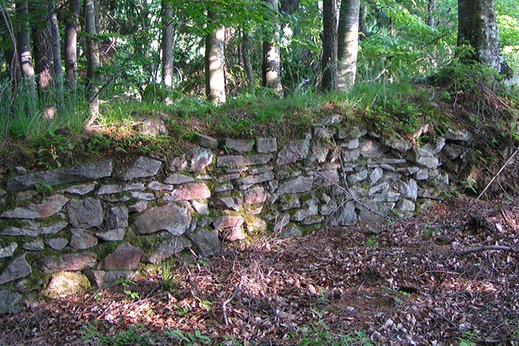 Pikeroi: Rest der Ringmauer