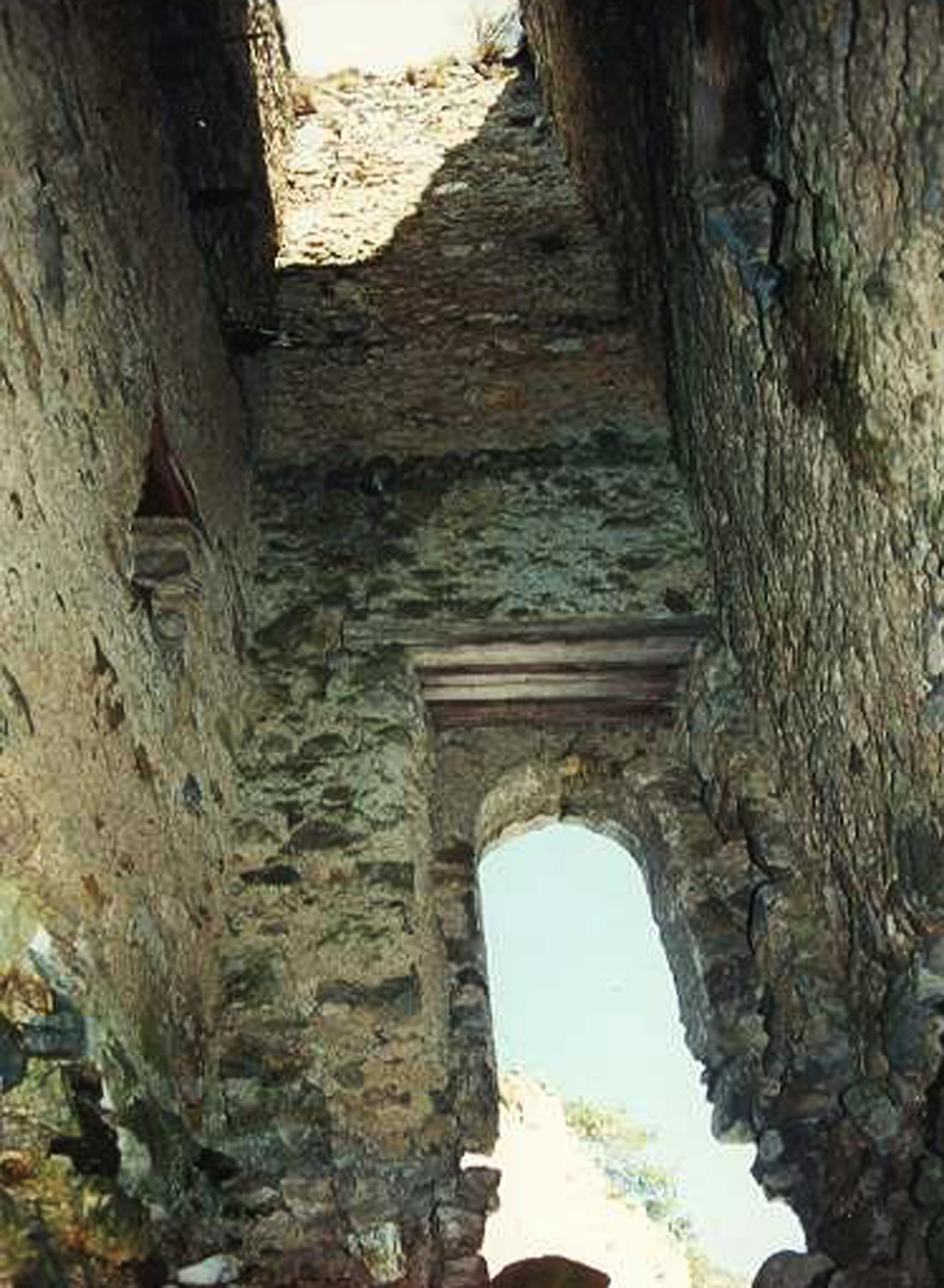 Kammerstein: Bergfried innenseite mit Hocheinstieg.