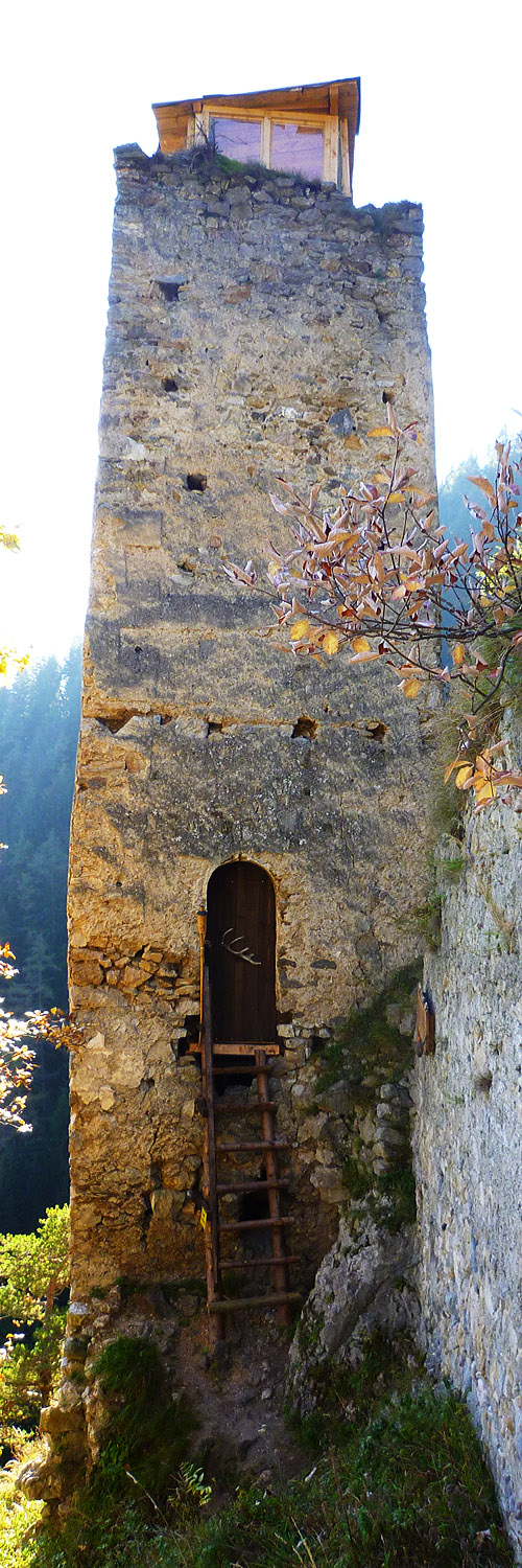 Kammerstein: Bergfried, Hofseite mit Hocheinstieg.