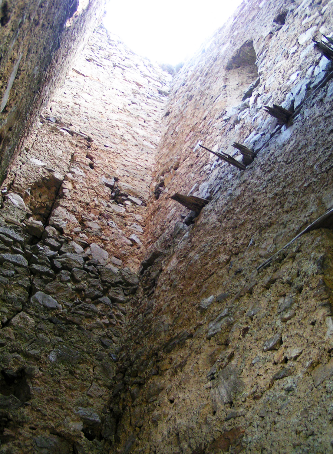 Kammerstein: Bergfried, Innenseite West und Nord.