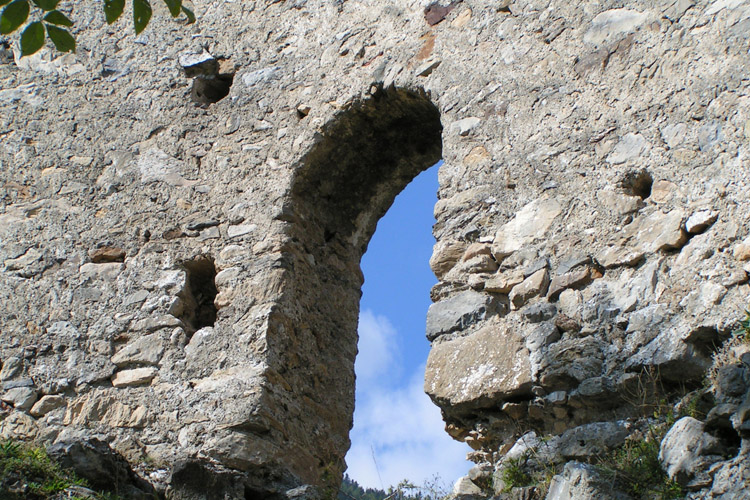 Kammerstein: Rundborgentür durch die Ringmauer.