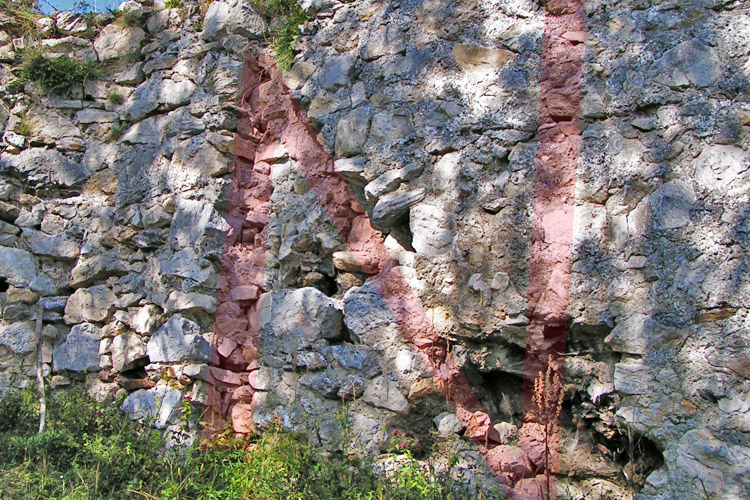 Kammerstein: Verlauf der eingemauerten Streben, rot hervorgehoben.