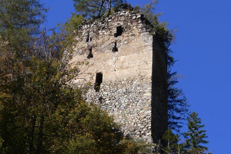 Kammerstein: Südseite des Torbaus mit Schlüsselscharten.