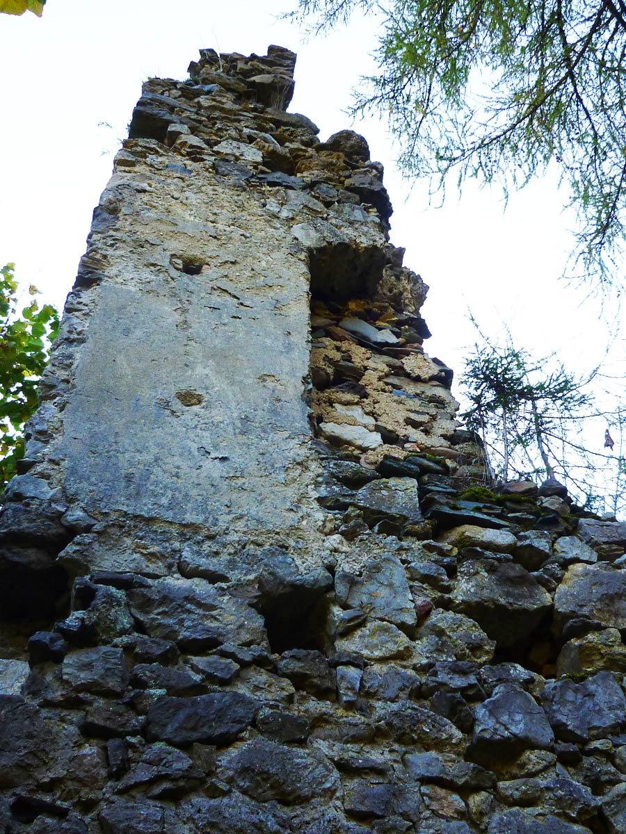 Kammerstein: Torturm der Vorburg mit Wandkasten und Innenputz.