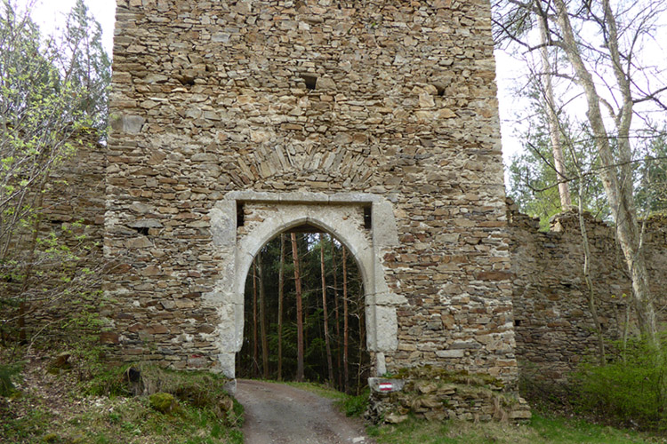 Kollmitz: das mittig in der Böhmischen Mauer gelegene Tor.