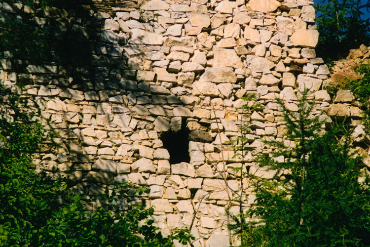 Reifenstein_ Mauerwerk des frühgotischen Palas.