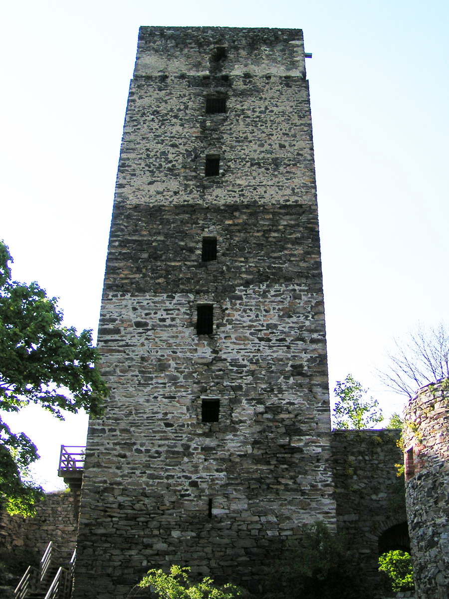 Schauenstein: Bergfried Hofseite.