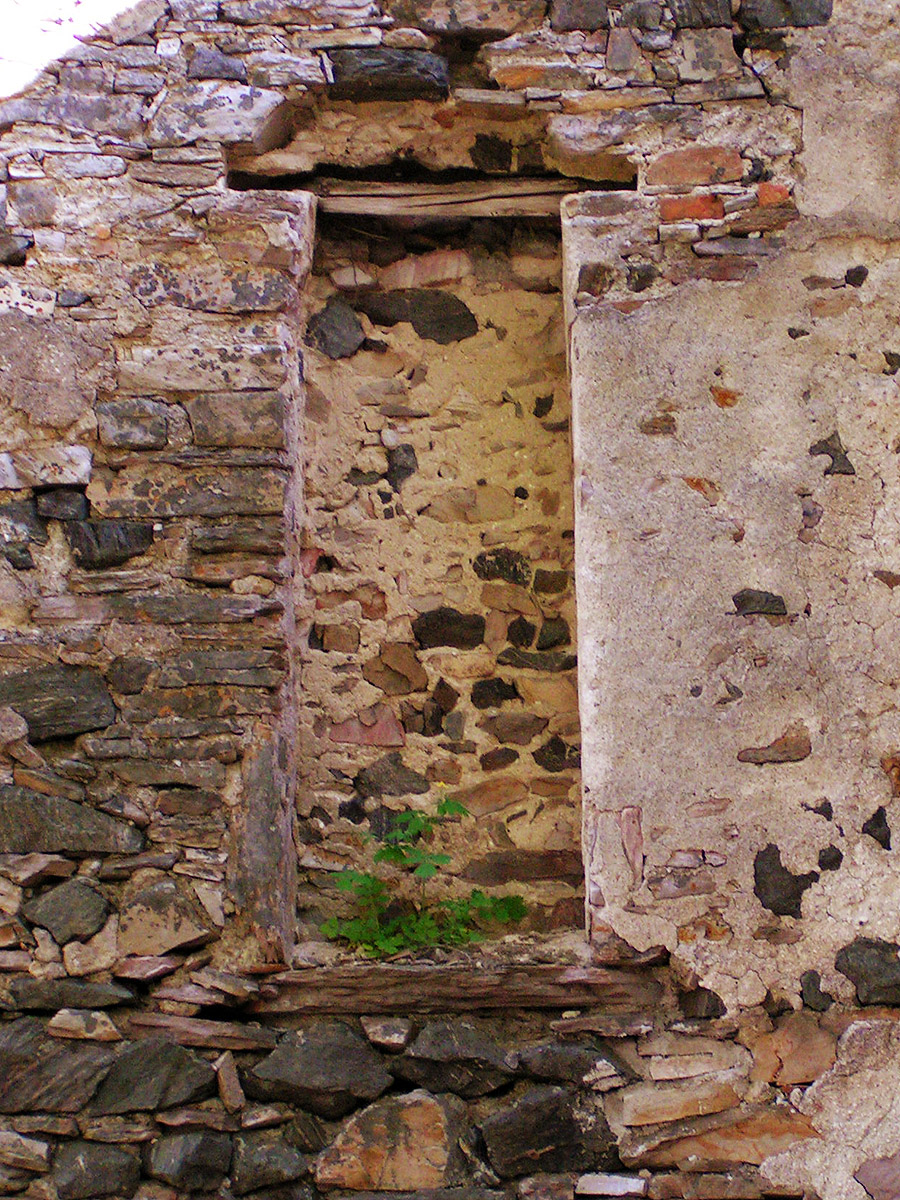 Schauenstein: vermauerte Türe vom Palas zur Kapelle.