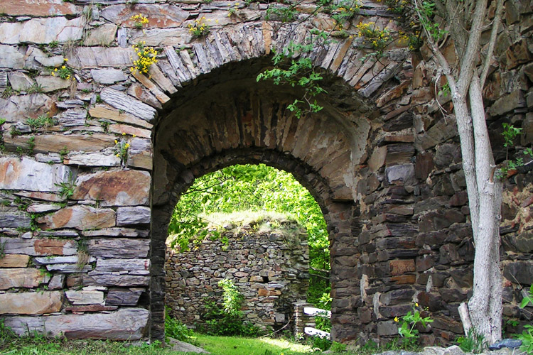 Schauenstein am Kamp: romanisches Burgtor, Innenseite.