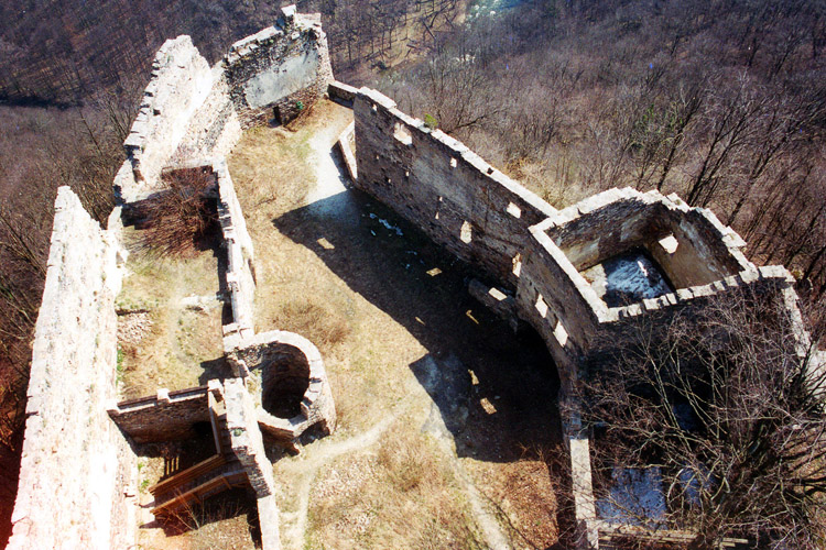 Schauenstein: Blick vom Bergfried in den Burghof.