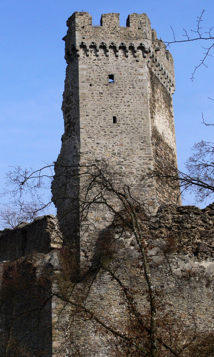 Schaunberg: Berfried, Ansicht von der Vorburg aus.