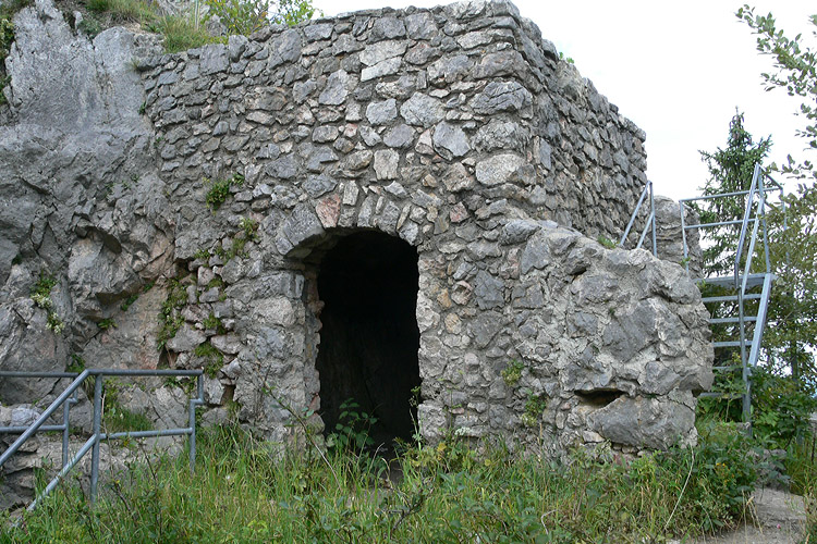 Wartenfels: unglücklich restauriertes Gebäude.