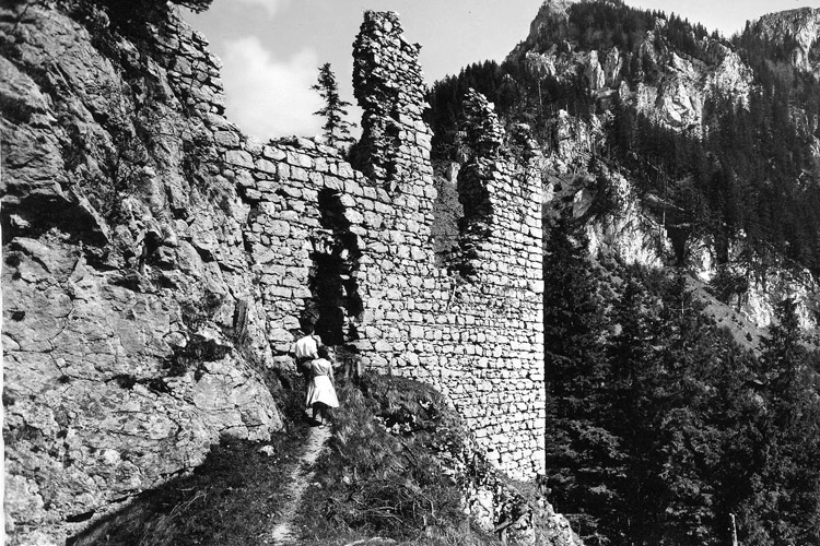 Wartenfels: Westfassade des Palas, um 1950.