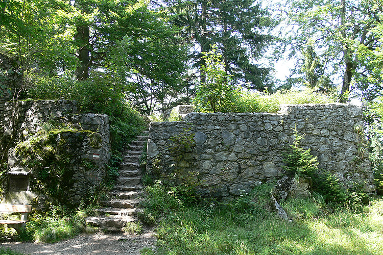 Wartenfels: 1. Burgtor, Eingang zur Vorburg.