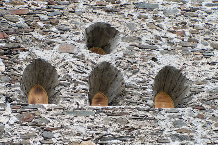 Winklern Mautturm: Fenstergruppe an der Südfassade