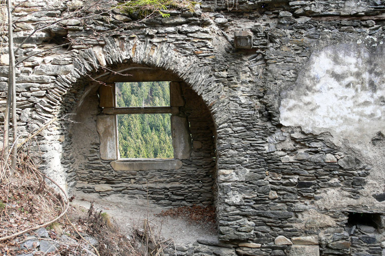 Niederkraig: Palas Südseite, Fensternische der 2. Bauphase