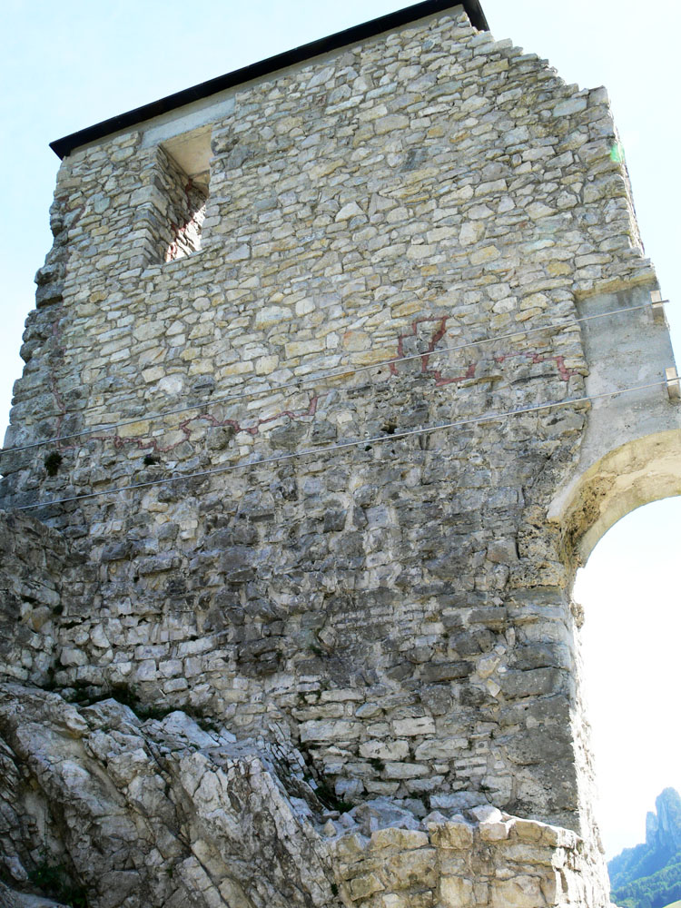 Gutrat: Rückseite des Wohnturms, Zustand 2006