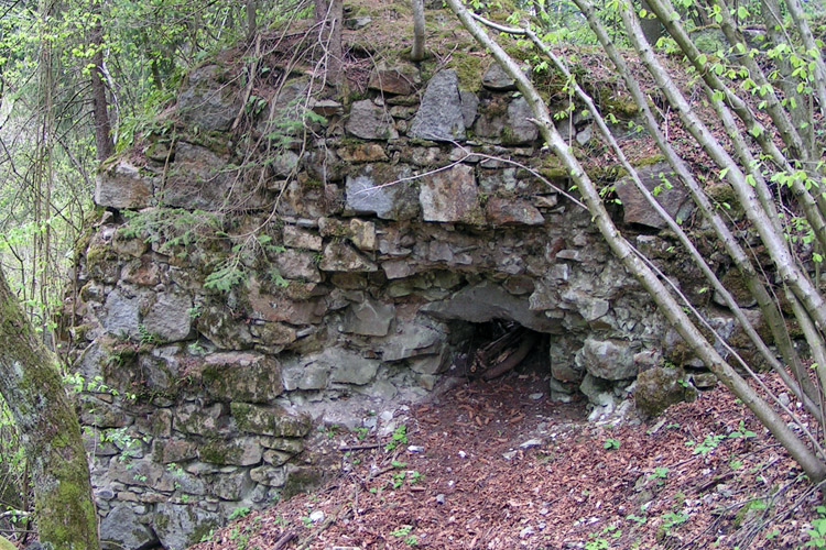 Mitterberg: rechteckfenster der Quermauer