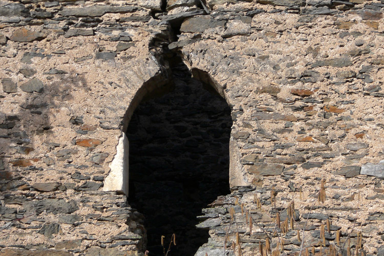 Niederkraig Wohnturm: Sitznischenfenster an der Südseite.