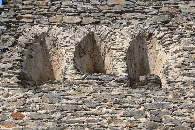 Niederkraig Wohnturm: dreiteilige Fenstergruppe.