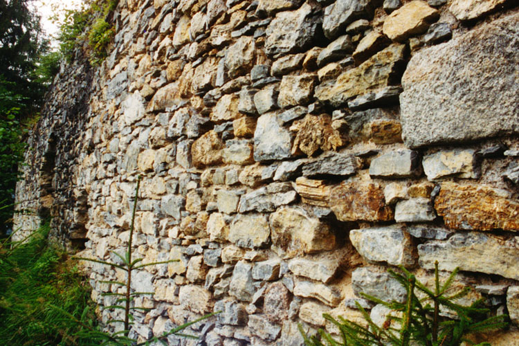 Sulzau-Friedberg: Mauerwerksstruktur der Ringmauer