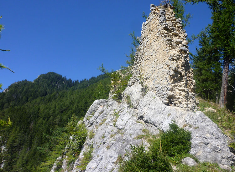 Ehrenfels: Die an der Felskante stehende Südwand