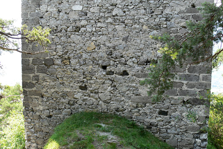 Fragenstein: Weinecker-Turm, Mauerwerk an der Nordseite